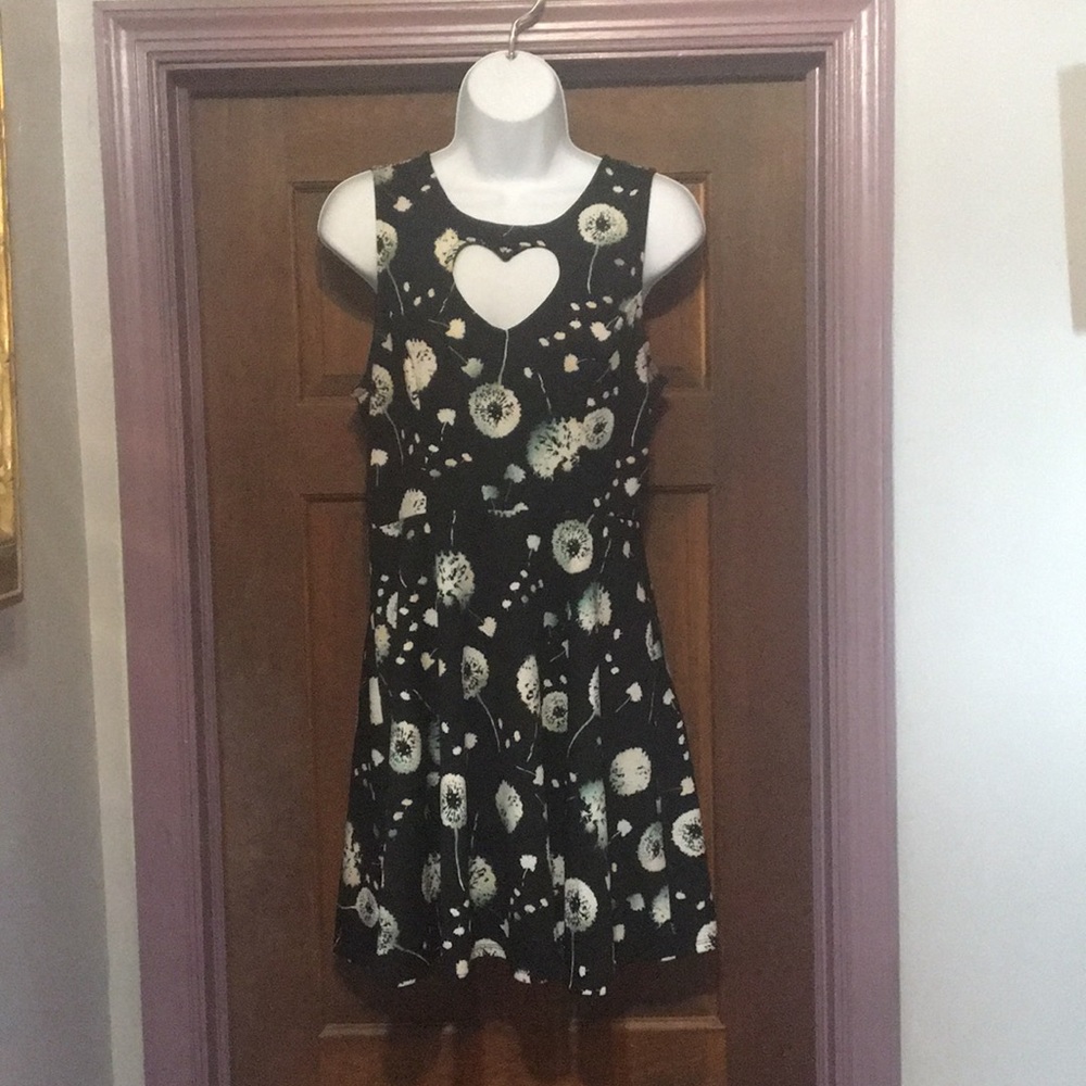 Material Girl size L dandelion dress - whimsigoth, witchy, floral, heart keyhole
